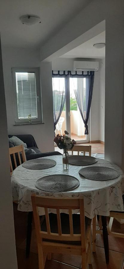 Villa Dobra Family Apartments Vir Luaran gambar